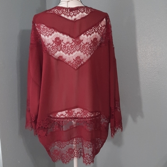 Lush Maroon Lace Kimono - Picture 3 of 7
